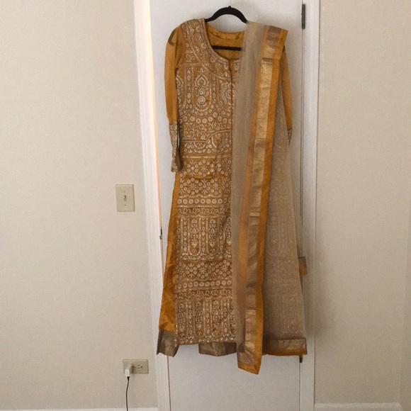 Dress - Picture 5 of 5